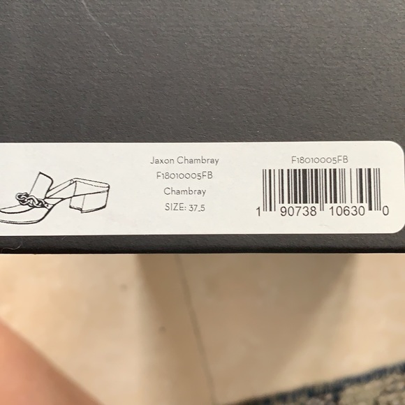 Veronica Beard Jaxon Chambray StepOn Mule. 7.5 - Picture 8 of 8